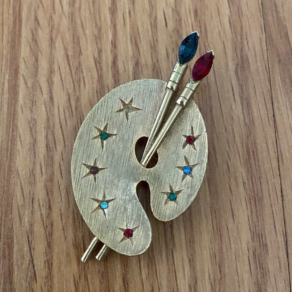 ❤️ Rhinestone Gold Tone Painters Pin